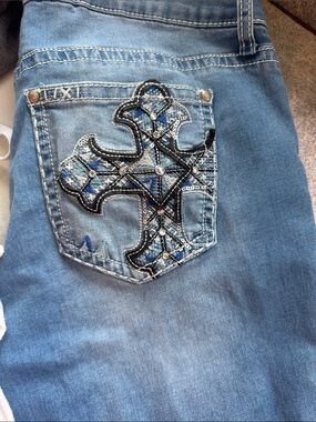 Embellished Light Blue Ankle Jeans with Cross Pocket